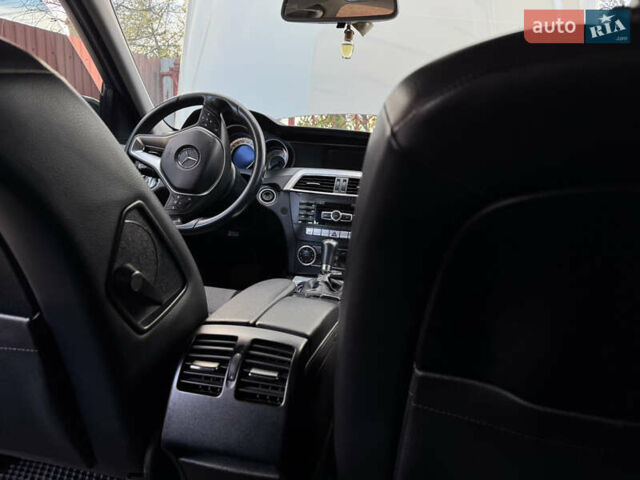 Белый Мерседес Ц-Класс, объемом двигателя 1.8 л и пробегом 265 тыс. км за 11555 $, фото 58 на Automoto.ua