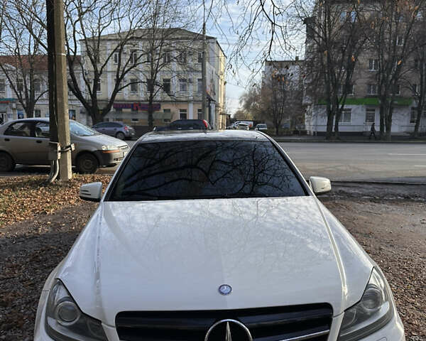 Білий Мерседес Ц-Клас, об'ємом двигуна 1.8 л та пробігом 175 тис. км за 13777 $, фото 1 на Automoto.ua