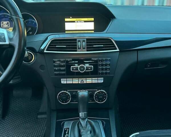 Белый Мерседес Ц-Класс, объемом двигателя 1.8 л и пробегом 190 тыс. км за 10500 $, фото 4 на Automoto.ua