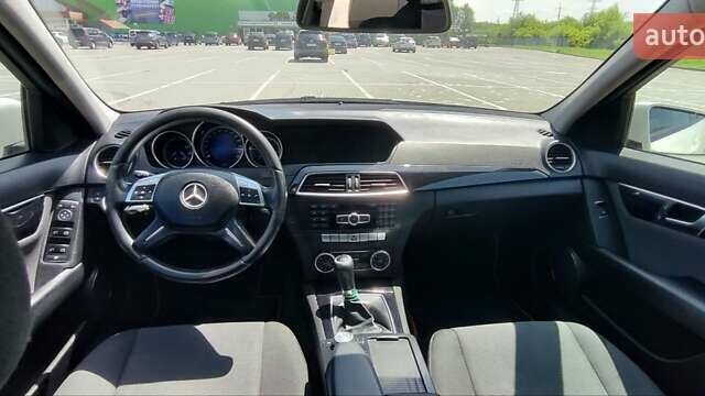 Белый Мерседес Ц-Класс, объемом двигателя 2.14 л и пробегом 325 тыс. км за 7800 $, фото 8 на Automoto.ua