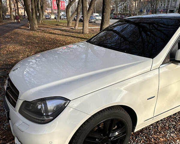 Білий Мерседес Ц-Клас, об'ємом двигуна 1.8 л та пробігом 175 тис. км за 13777 $, фото 6 на Automoto.ua