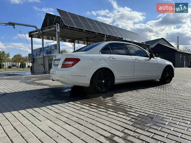 Белый Мерседес Ц-Класс, объемом двигателя 1.8 л и пробегом 265 тыс. км за 9999 $, фото 22 на Automoto.ua