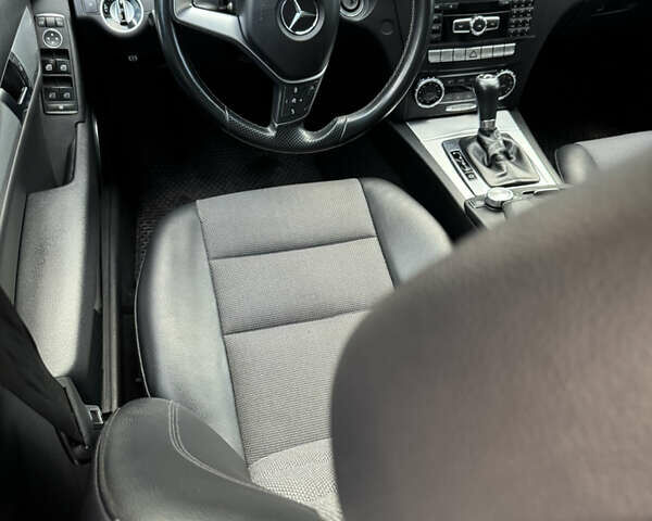 Белый Мерседес Ц-Класс, объемом двигателя 1.8 л и пробегом 265 тыс. км за 9999 $, фото 64 на Automoto.ua