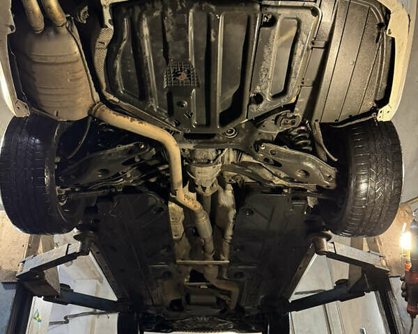 Белый Мерседес Ц-Класс, объемом двигателя 1.8 л и пробегом 265 тыс. км за 9999 $, фото 103 на Automoto.ua