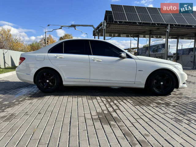 Белый Мерседес Ц-Класс, объемом двигателя 1.8 л и пробегом 265 тыс. км за 9999 $, фото 20 на Automoto.ua