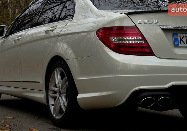 Белый Мерседес Ц-Класс, объемом двигателя 1.8 л и пробегом 117 тыс. км за 12500 $, фото 13 на Automoto.ua