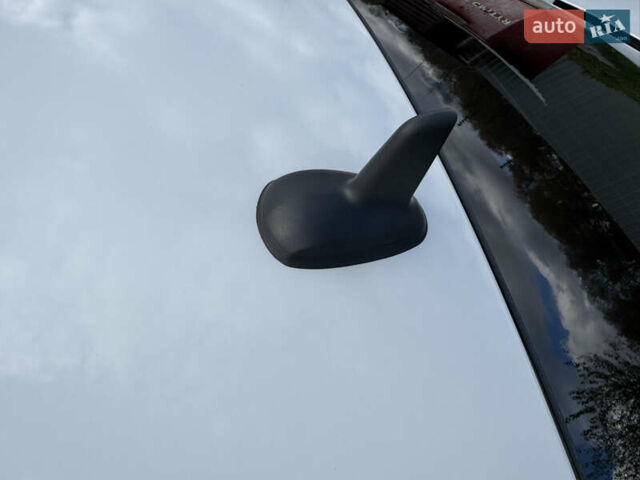 Белый Мерседес Ц-Класс, объемом двигателя 1.8 л и пробегом 265 тыс. км за 11555 $, фото 28 на Automoto.ua