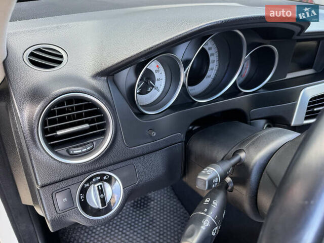 Белый Мерседес Ц-Класс, объемом двигателя 1.8 л и пробегом 265 тыс. км за 9999 $, фото 70 на Automoto.ua