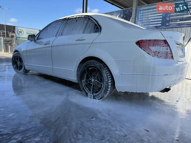 Белый Мерседес Ц-Класс, объемом двигателя 1.8 л и пробегом 265 тыс. км за 9999 $, фото 54 на Automoto.ua