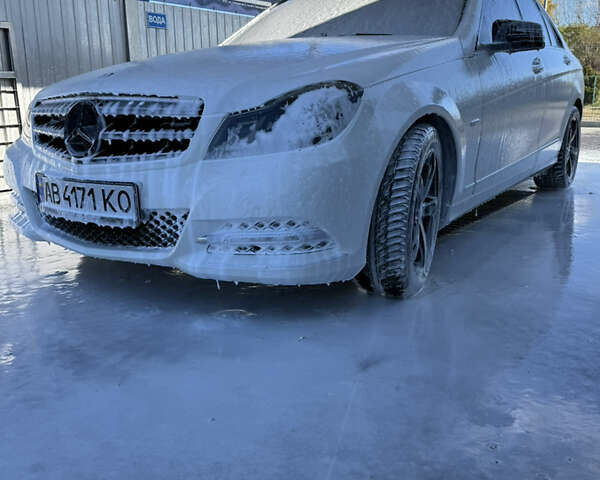 Белый Мерседес Ц-Класс, объемом двигателя 1.8 л и пробегом 265 тыс. км за 11555 $, фото 45 на Automoto.ua