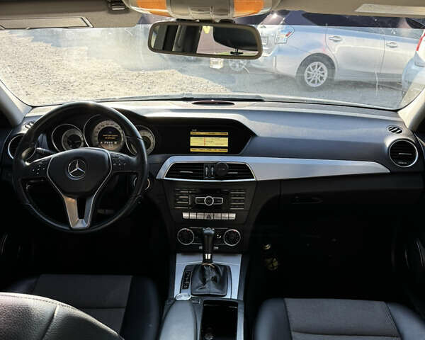 Білий Мерседес Ц-Клас, об'ємом двигуна 2.14 л та пробігом 228 тис. км за 13500 $, фото 10 на Automoto.ua