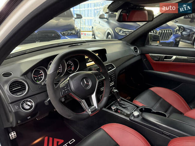Білий Мерседес Ц-Клас, об'ємом двигуна 6.3 л та пробігом 115 тис. км за 56500 $, фото 17 на Automoto.ua