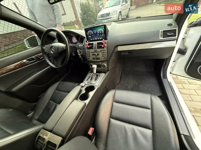 Білий Мерседес Ц-Клас, об'ємом двигуна 3 л та пробігом 230 тис. км за 13300 $, фото 12 на Automoto.ua