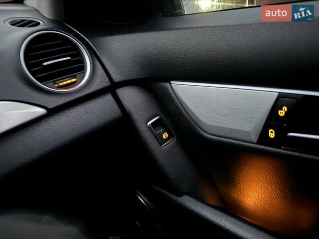 Белый Мерседес Ц-Класс, объемом двигателя 1.8 л и пробегом 265 тыс. км за 11555 $, фото 78 на Automoto.ua