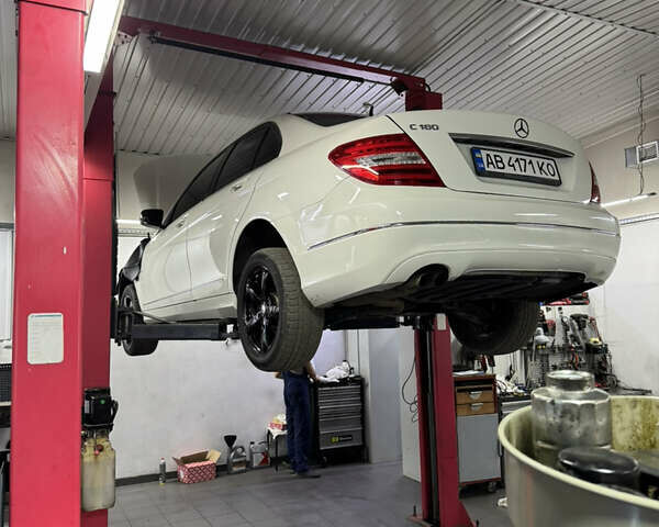 Белый Мерседес Ц-Класс, объемом двигателя 1.8 л и пробегом 265 тыс. км за 9999 $, фото 101 на Automoto.ua