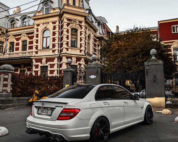 Белый Мерседес Ц-Класс, объемом двигателя 6.21 л и пробегом 115 тыс. км за 55000 $, фото 7 на Automoto.ua