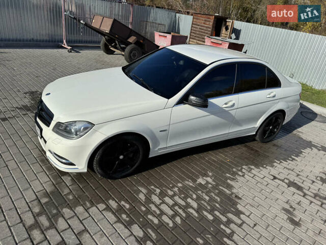 Белый Мерседес Ц-Класс, объемом двигателя 1.8 л и пробегом 265 тыс. км за 9999 $, фото 33 на Automoto.ua