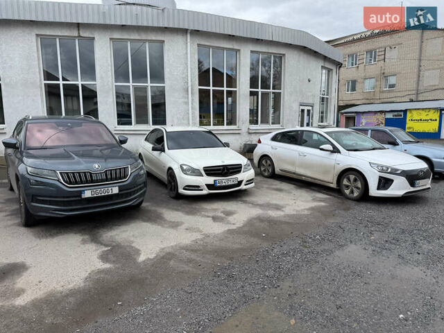 Белый Мерседес Ц-Класс, объемом двигателя 1.8 л и пробегом 265 тыс. км за 9999 $, фото 174 на Automoto.ua