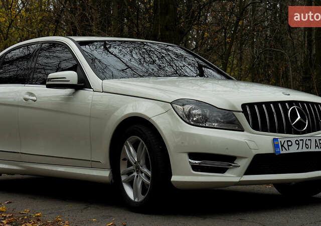 Белый Мерседес Ц-Класс, объемом двигателя 1.8 л и пробегом 117 тыс. км за 12500 $, фото 5 на Automoto.ua