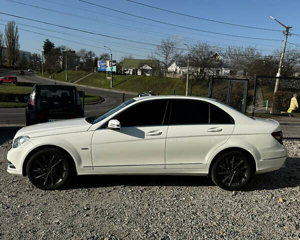 Белый Мерседес Ц-Класс, объемом двигателя 2.14 л и пробегом 228 тыс. км за 13500 $, фото 3 на Automoto.ua