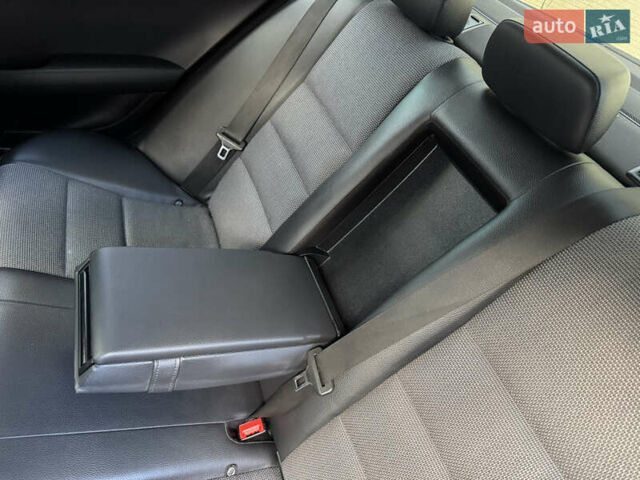 Белый Мерседес Ц-Класс, объемом двигателя 1.8 л и пробегом 265 тыс. км за 11555 $, фото 85 на Automoto.ua