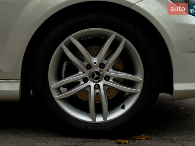 Белый Мерседес Ц-Класс, объемом двигателя 1.8 л и пробегом 117 тыс. км за 12500 $, фото 25 на Automoto.ua