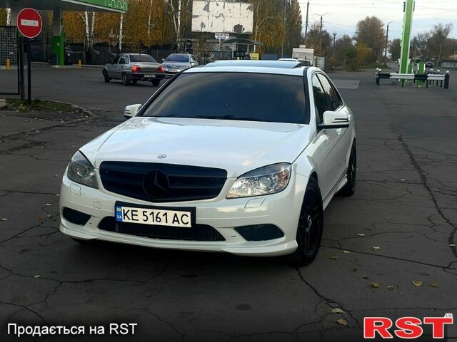 Білий Мерседес Ц-Клас, об'ємом двигуна 3 л та пробігом 236 тис. км за 10500 $, фото 2 на Automoto.ua