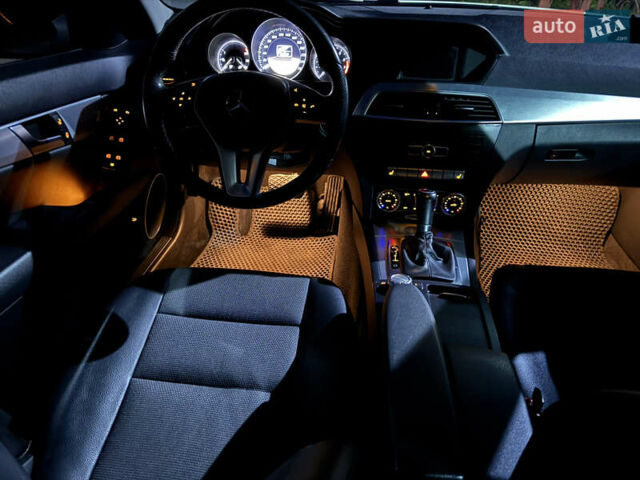 Белый Мерседес Ц-Класс, объемом двигателя 1.8 л и пробегом 265 тыс. км за 9999 $, фото 60 на Automoto.ua