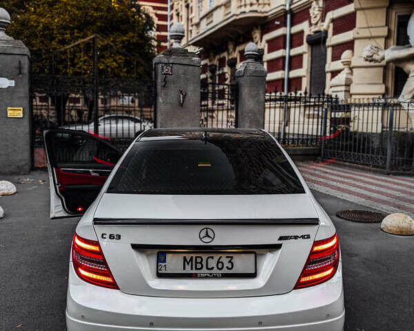 Белый Мерседес Ц-Класс, объемом двигателя 6.21 л и пробегом 115 тыс. км за 55000 $, фото 8 на Automoto.ua