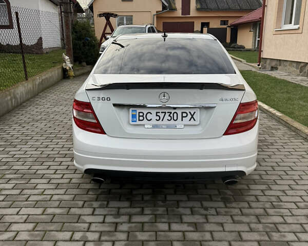 Білий Мерседес Ц-Клас, об'ємом двигуна 3 л та пробігом 230 тис. км за 13300 $, фото 7 на Automoto.ua