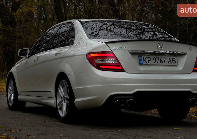 Белый Мерседес Ц-Класс, объемом двигателя 1.8 л и пробегом 117 тыс. км за 12500 $, фото 23 на Automoto.ua