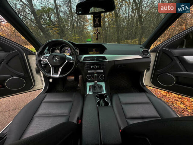 Белый Мерседес Ц-Класс, объемом двигателя 1.8 л и пробегом 117 тыс. км за 12500 $, фото 32 на Automoto.ua