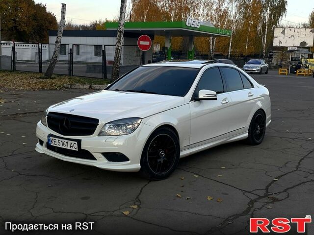 Білий Мерседес Ц-Клас, об'ємом двигуна 3 л та пробігом 236 тис. км за 10500 $, фото 3 на Automoto.ua