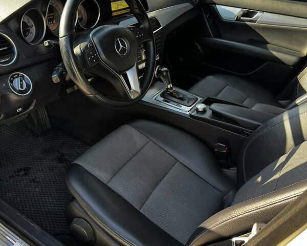 Білий Мерседес Ц-Клас, об'ємом двигуна 2.14 л та пробігом 228 тис. км за 13500 $, фото 9 на Automoto.ua