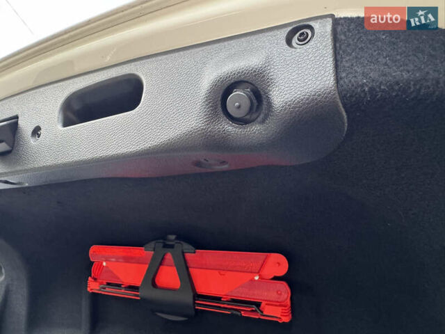 Белый Мерседес Ц-Класс, объемом двигателя 1.8 л и пробегом 265 тыс. км за 9999 $, фото 105 на Automoto.ua