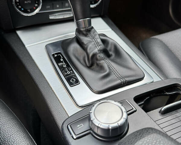 Белый Мерседес Ц-Класс, объемом двигателя 1.8 л и пробегом 265 тыс. км за 11555 $, фото 60 на Automoto.ua