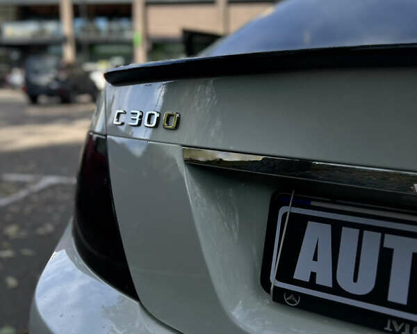 Белый Мерседес Ц-Класс, объемом двигателя 3 л и пробегом 200 тыс. км за 10700 $, фото 3 на Automoto.ua