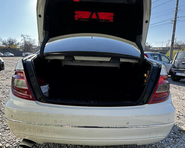 Білий Мерседес Ц-Клас, об'ємом двигуна 2.14 л та пробігом 228 тис. км за 13500 $, фото 7 на Automoto.ua