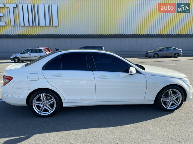 Білий Мерседес Ц-Клас, об'ємом двигуна 3 л та пробігом 250 тис. км за 10800 $, фото 18 на Automoto.ua