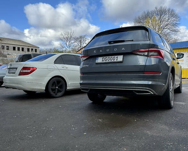 Белый Мерседес Ц-Класс, объемом двигателя 1.8 л и пробегом 265 тыс. км за 9999 $, фото 9 на Automoto.ua