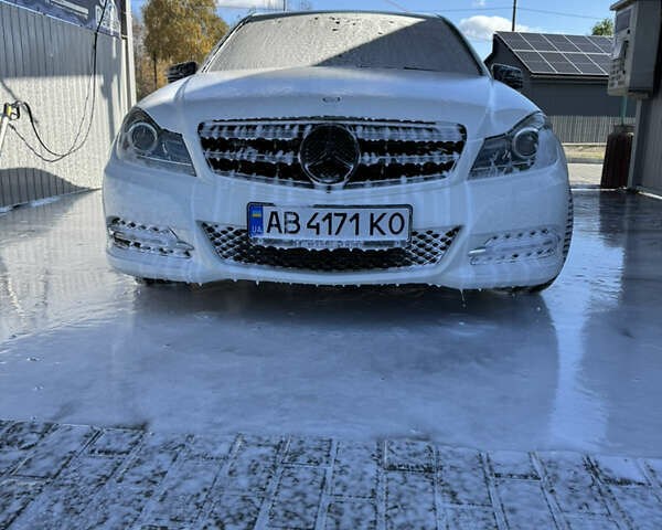 Белый Мерседес Ц-Класс, объемом двигателя 1.8 л и пробегом 265 тыс. км за 9999 $, фото 52 на Automoto.ua