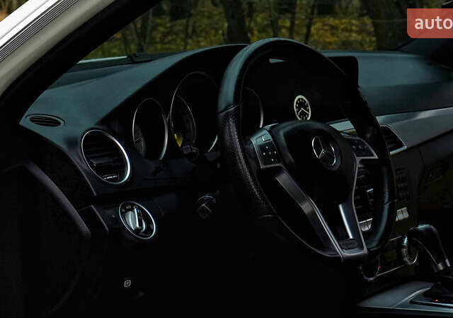 Белый Мерседес Ц-Класс, объемом двигателя 1.8 л и пробегом 117 тыс. км за 12500 $, фото 28 на Automoto.ua