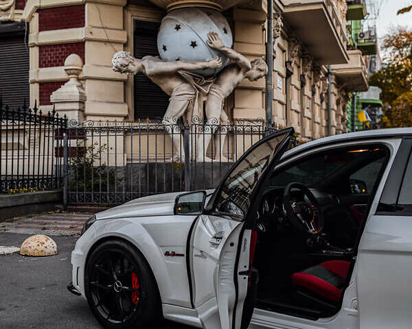 Белый Мерседес Ц-Класс, объемом двигателя 6.21 л и пробегом 115 тыс. км за 60000 $, фото 11 на Automoto.ua