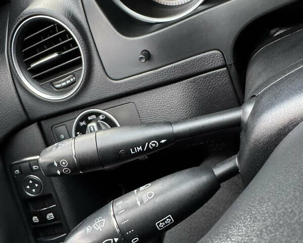 Белый Мерседес Ц-Класс, объемом двигателя 1.8 л и пробегом 265 тыс. км за 11555 $, фото 64 на Automoto.ua