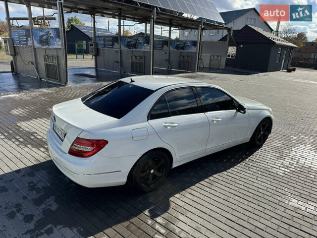Белый Мерседес Ц-Класс, объемом двигателя 1.8 л и пробегом 265 тыс. км за 11555 $, фото 12 на Automoto.ua