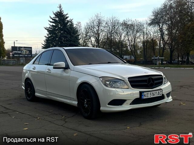 Білий Мерседес Ц-Клас, об'ємом двигуна 3 л та пробігом 236 тис. км за 10500 $, фото 9 на Automoto.ua