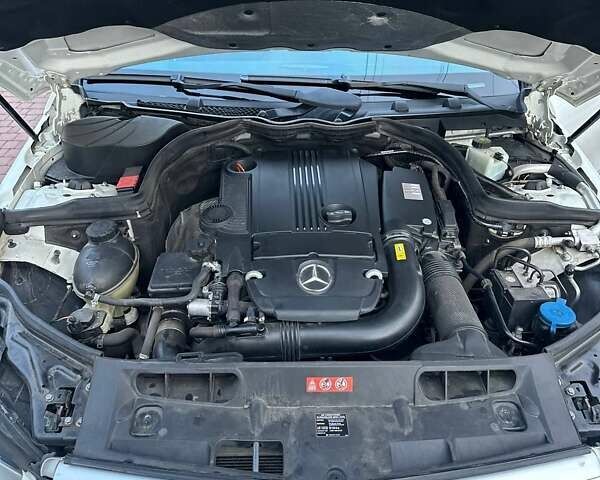 Белый Мерседес Ц-Класс, объемом двигателя 1.8 л и пробегом 190 тыс. км за 10500 $, фото 2 на Automoto.ua