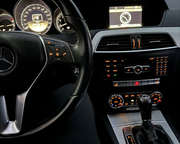 Белый Мерседес Ц-Класс, объемом двигателя 1.8 л и пробегом 265 тыс. км за 9999 $, фото 147 на Automoto.ua
