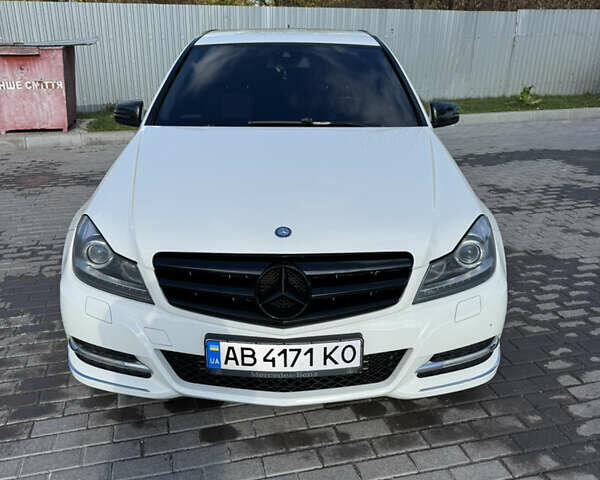 Белый Мерседес Ц-Класс, объемом двигателя 1.8 л и пробегом 265 тыс. км за 11555 $, фото 3 на Automoto.ua