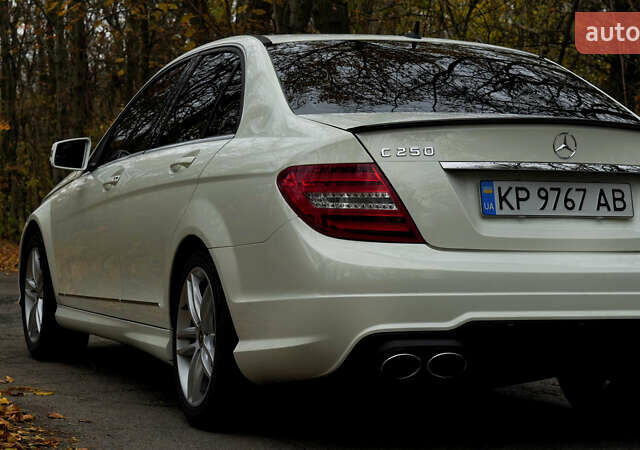 Белый Мерседес Ц-Класс, объемом двигателя 1.8 л и пробегом 117 тыс. км за 12500 $, фото 6 на Automoto.ua